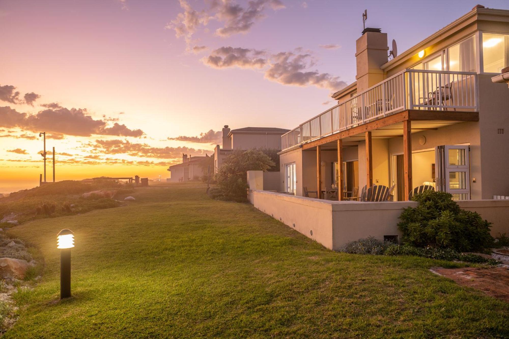 House 12 Club Holiday home *